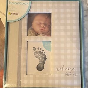 Pearhead Baby book - Gray and White Checkered Design
